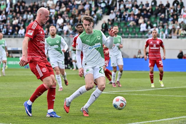 FUERTH, GERMANY - 17. MAI: tackle between Valgeir FRIORIKSSON (Fortuna DUESSELDORF 12) and Fian-Luca ITTER (SpVgg Greuther Fuerth 27) during the 2. Bundesliga Match between SpVgg Greuther Fuehrt vs. Fortuna Duesseldorf at Matchday 34 at Sportpark Ronhof Thomas Sommer DFL REGULATIONS PROHIBIT ANY USE OF PHOTOGRAPHS AS IMAGE SEQUENCES AND OR QUASI-VIDEO Copyright: xBEAUTIFULxSPORTS Goldbergx