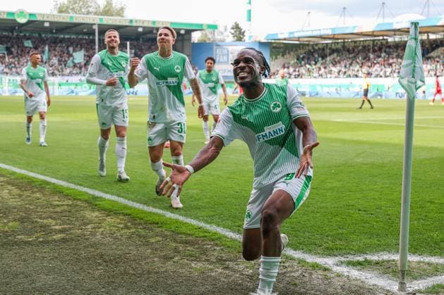 Noel Futkeu 9 (Spvgg Greuther Fuerth) feiert sein Tor zum 3:0, Emotion, Jubel, mit Vorbereiter Felix Klaus 30 (Spvgg Greuther Fuerth), SpVgg Greuther Fuerth vs. Fortuna Duesseldorf, Fussball, Maenner, 2. Bundesliga, DFL, Saison 2025 2026, 34. Spieltag, Rueckrunde, 17.05.2026 DFB regulations prohibit any use of photographs as image sequences and or quasi-video Fuerth Bayern Deutschland