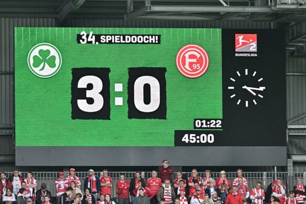 FUERTH, GERMANY - 17. MAI: halftime in Fuerth during the 2. Bundesliga Match between SpVgg Greuther Fuehrt vs. Fortuna Duesseldorf at Matchday 34 at Sportpark Ronhof Thomas Sommer DFL REGULATIONS PROHIBIT ANY USE OF PHOTOGRAPHS AS IMAGE SEQUENCES AND OR QUASI-VIDEO Copyright: xBEAUTIFULxSPORTS Goldbergx