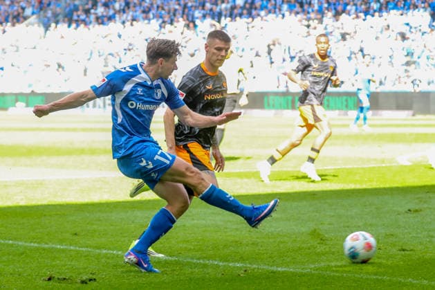 17.05.2026, xgox, Fussball - 2.Bundesliga 1.FC Magdeburg - 1.FC Kaiserslautern emspor, v.l. Alexander Nollenberger (Magdeburg, 17) Torschuss, schiesst den Ball aufs Tor, Schuss (DFL DFB REGULATIONS PROHIBIT ANY USE OF PHOTOGRAPHS as IMAGE SEQUENCES and or QUASI-VIDEO) Magdeburg