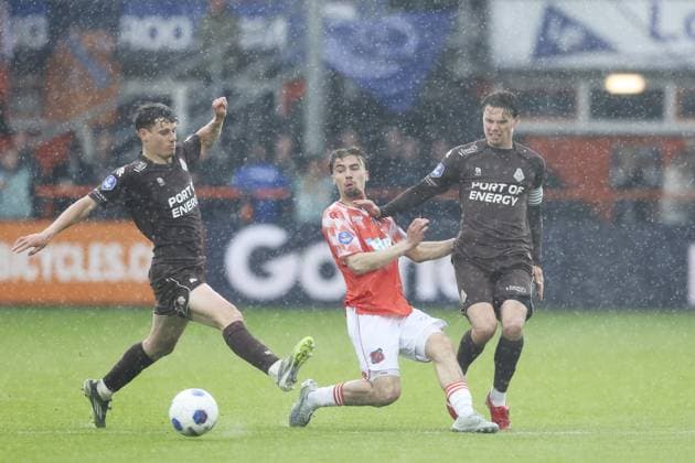 VOLENDAM - (lr) Dion Malone of Telstar, Nordin Bukala of FC Volendam, Danny Bakker of Telstar during the Dutch Eredivisie match between FC Volendam and Telstar at the Kras Stadium on 17 May 2026 in Volendam, Netherlands. SONNY LENSEN ANP Eredivisie 2025-2026 xVIxANPxSportx xxANPxIVx 558550728 originalFilename: 558550728.jpg