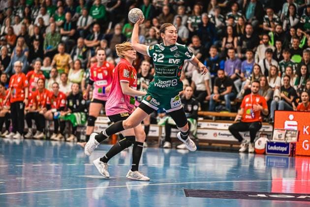 Szene mit Haruno Sasaki (32; Frisch auf Göppingen Frauen) und Tena Petika (40; SV Halle-Neustadt) Szene mit Haruno Sasaki (32; Frisch auf Göppingen Frauen) und Tena Petika (40; SV Halle-Neustadt)