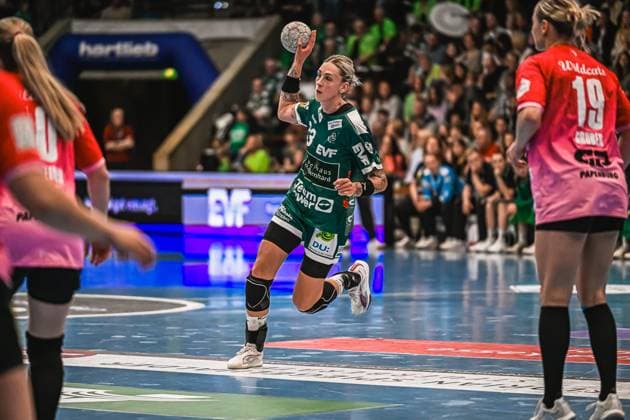 Szene mit Nicola Merz (23; Frisch auf Göppingen Frauen) und Lea Gruber (19; SV Halle-Neustadt) Szene mit Nicola Merz (23; Frisch auf Göppingen Frauen) und Lea Gruber (19; SV Halle-Neustadt)