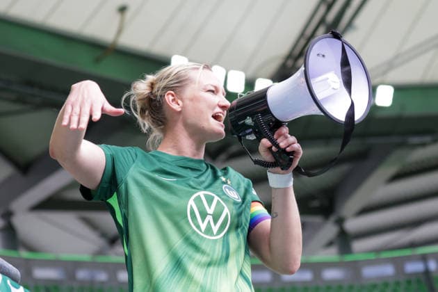 17.05.2026, xgrfx, Fussball Google Pixel Frauen-Bundesliga, VfL Wolfsburg - 1.FC Nürnberg v.l. Verabschiedung, Alexandra Popp (VfL Wolfsburg) (DFL DFB REGULATIONS PROHIBIT ANY USE OF PHOTOGRAPHS as IMAGE SEQUENCES and or QUASI-VIDEO) Wolfsburg