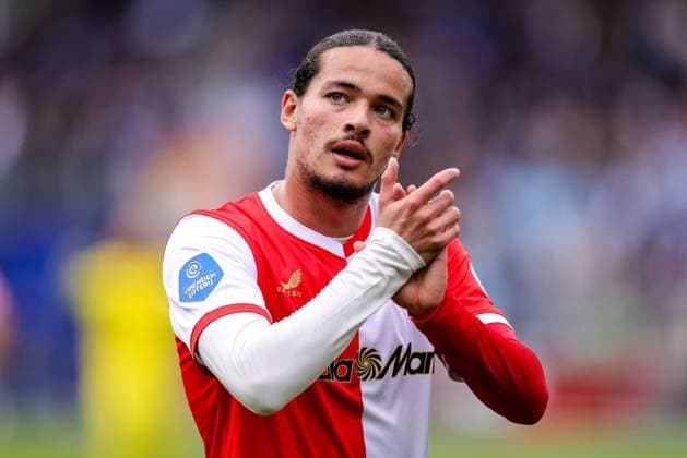 ZWOLLE, 17-05-2026 , MACÂ³PARK , season 2025 2026 , Dutch Eredivisie Football , match between PEC Zwolle and Feyenoord , picture shows Feyenoord player Anis Hadj Moussa applauds the fans PEC - Feyenoord  x203760666x Copyright: