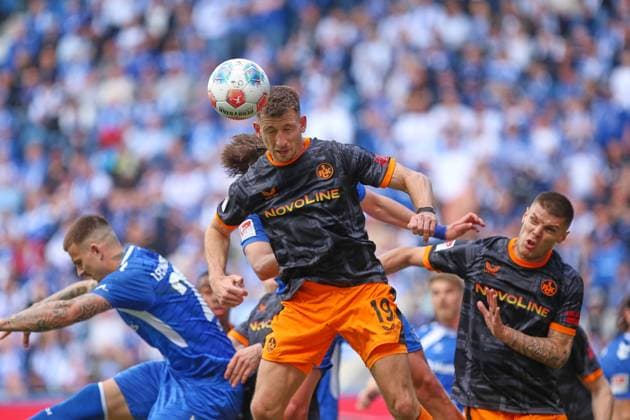 Magdeburg, Sachsen-Anhalt, Deutschland, 17.05.2026: Avnet Arena: 34. Spieltag, Saison 2025 26, 2. Fußball-Bundesliga: 1. FC Magdeburg - 1. FC Kaiserslautern: Kopfball durch Daniel Hanslik (19, 1. FC Kaiserslautern)