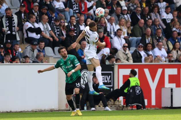 17.05.2026, Fussball, Herren, 2. Bundesliga, Saison 2025 2026, SV 07 Elversberg SC Preußen Münster, Lukas Petkov (SV 07 Elversberg), Charalambos Makridis (SC Preußen Münster) Elversberg Ursapharm-Arena an der Kaiserlinde Saarland Deutschland (DEU) Copyright: xSebastianxBachx