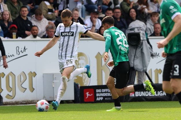 17.05.2026, Fussball, Herren, 2. Bundesliga, Saison 2025 2026, SV 07 Elversberg SC Preußen Münster, Lukas Petkov (SV 07 Elversberg), Marco Meyerhöfer (SC Preußen Münster) Elversberg Ursapharm-Arena an der Kaiserlinde Saarland Deutschland (DEU) Copyright: xSebastianxBachx