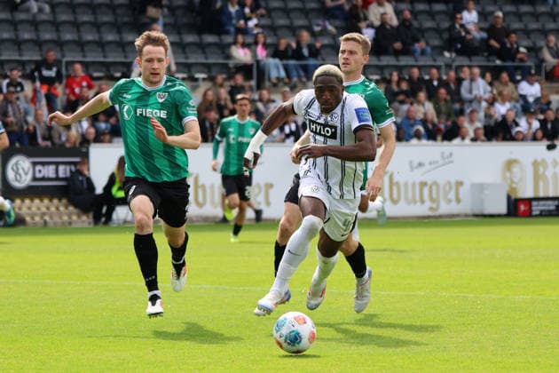 17.05.2026, Fussball, Herren, 2. Bundesliga, Saison 2025 2026, SV 07 Elversberg SC Preußen Münster, David Mokwa (SV 07 Elversberg), Paul Jaeckel (SC Preußen Münster) Elversberg Ursapharm-Arena an der Kaiserlinde Saarland Deutschland (DEU) Copyright: xSebastianxBachx