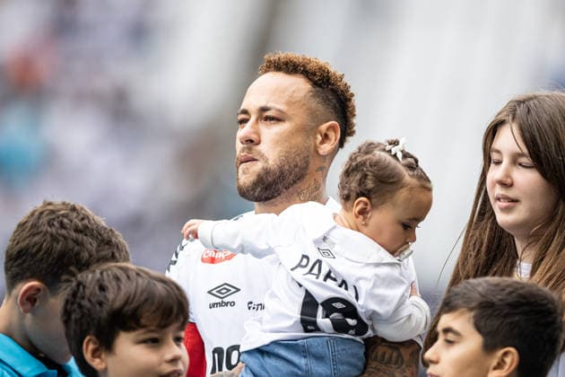 Brasileirao 2026: Santos vs. Coritiba SAO PAULO, BRAZIL - MAY 16: Neymar gets emotional before the match between Santos and Coritiba, valid for the Sixteenth round of the Brasileirao 2026, this Sunday (17), at Neo Quimica Arena, SP, Brazil on May 17, 2026. Copyright: xJhonyxInacioxJhonyxInaciox
