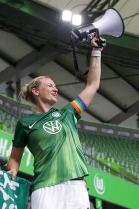 17.05.2026, xgrfx, Fussball Google Pixel Frauen-Bundesliga, VfL Wolfsburg - 1.FC Nürnberg v.l. Verabschiedung, Alexandra Popp (VfL Wolfsburg) (DFL DFB REGULATIONS PROHIBIT ANY USE OF PHOTOGRAPHS as IMAGE SEQUENCES and or QUASI-VIDEO) Wolfsburg