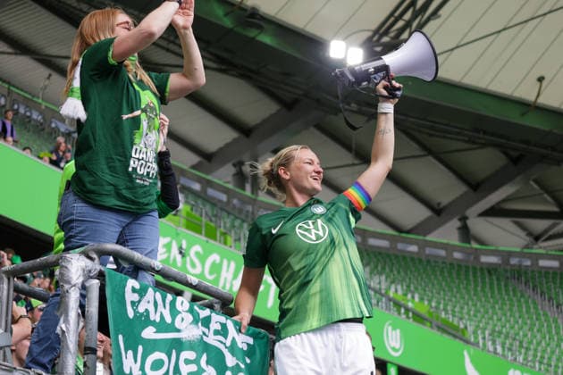 17.05.2026, xgrfx, Fussball Google Pixel Frauen-Bundesliga, VfL Wolfsburg - 1.FC Nürnberg v.l. Verabschiedung, Alexandra Popp (VfL Wolfsburg) (DFL DFB REGULATIONS PROHIBIT ANY USE OF PHOTOGRAPHS as IMAGE SEQUENCES and or QUASI-VIDEO) Wolfsburg