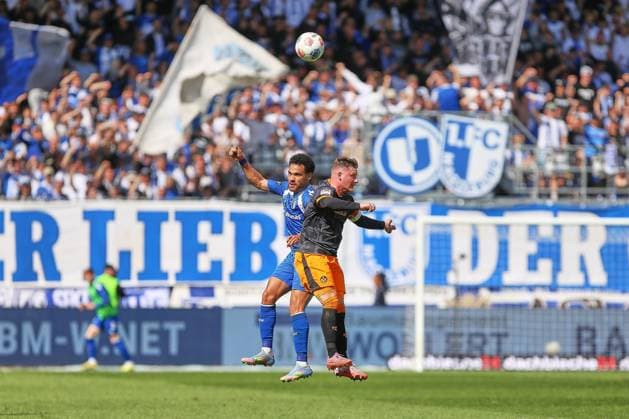 Magdeburg, Sachsen-Anhalt, Deutschland, 17.05.2026: Avnet Arena: 34. Spieltag, Saison 2025 26, 2. Fußball-Bundesliga: 1. FC Magdeburg - 1. FC Kaiserslautern: Herbert Bockhorn (7, 1. FC Magdeburg) und Marlon Ritter (7, 1. FC Kaiserslautern)