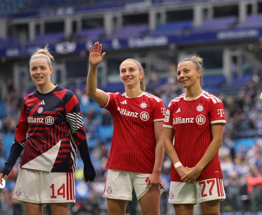 Foto : Katharina Naschenweng (FC Bayern) und Arianna CARUSO (rechts) und links Alara SEHITLER (FC Bayern) Fussball Pixel Bundesliga der Frauen 26. Spieltag am So. 17.05.2026 Hamburger SV - FC Bayern München
