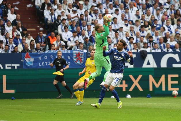 Loris Karius (FC Schalke 04) beim Spiel der 2. Bundesliga (Saison 2025 26) FC Schalke 04 - Eintracht Braunschweig - Copyright: Thomas Pakusch