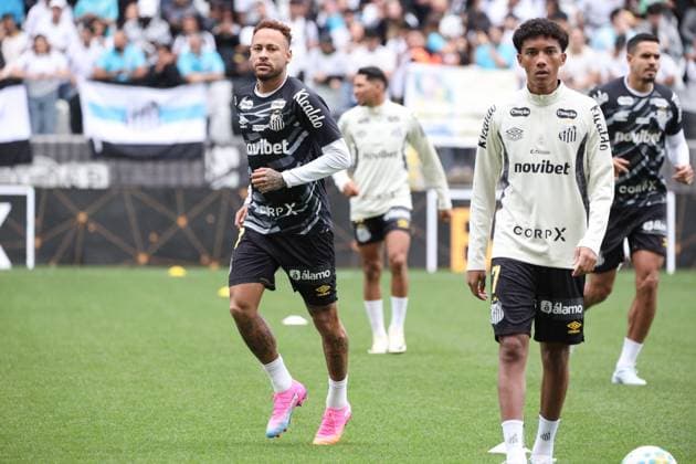 Santos and Coritiba in the Brazilian Championship Neymar of Santos during warm-up before the match against Coritiba for the 16th round of the Brazilian Championship, at Neo Quimica Arena, east zone of Sao Paulo, this Sunday, May 17, 2026. SAO PAULO SAO PAULO BRAZIL Copyright: xMarinaxUezimax