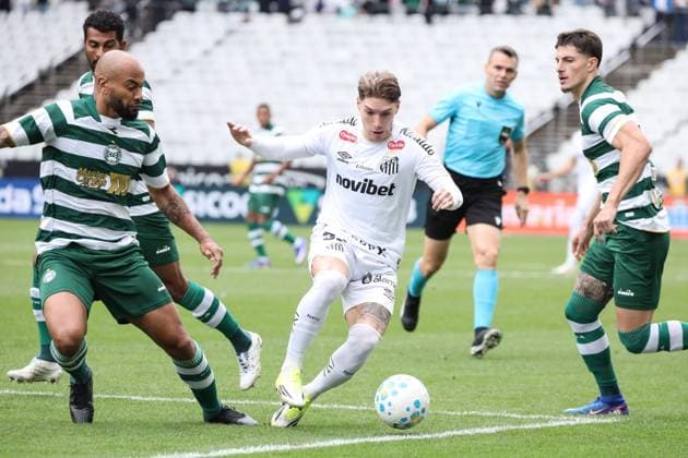 Santos and Coritiba in the Brazilian Championship Santos Rollheiser during the match against Coritiba for the 16th round of the Brazilian Championship, at Neo Quimica Arena, east zone of Sao Paulo, this Sunday, May 17, 2026. SAO PAULO SAO PAULO BRAZIL Copyright: xMarinaxUezimax