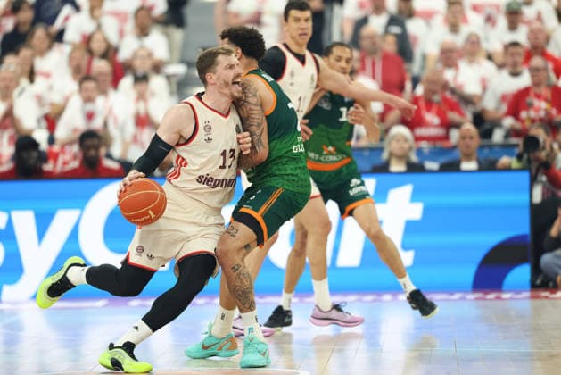 Andreas Obst (FC Bayern Basketball, 13) mit Ball mit Nolan Adekunle (Vet Concept Gladiators Trier, 22), GER, FC Bayern Basketball vs. Vet Concept Gladiators Trier, Basketball, easycredit Basketball Bundesliga, Playoffs, Viertelfinale Saison 2025 2026, 17.05.2026, GER, FC Bayern Basketball vs. Vet Concept Gladiators Trier, Basketball, easycredit Basketball Bundesliga, Playoffs, Viertelfinale Saison 2025 2026, 17.05.2026 Muenchen Copyright: xEibner-Pressefoto JennixMaulx EP_JML