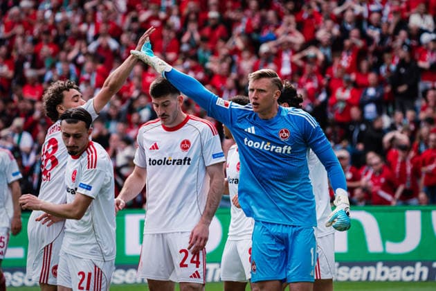 2. Bundesliga: Hannover 96 vs. 1. FC Nürnberg, 17.05.2026 Jan Reichert (1. FC Nürnberg, 1) klatscht mit Rafael Lubach (1. FC Nürnberg, 18) ab; Fußball, 2. Bundesliga, 34. Spieltag: Hannover 96 vs. 1. FC Nürnberg am 17.05.2026 in der Heinz von Heiden Arena, Hannover DFL REGULATIONS PROHIBIT ANY USE OF PHOTOGRAPHS AS IMAGE SEQUENCES AND OR QUASI-VIDEO.
