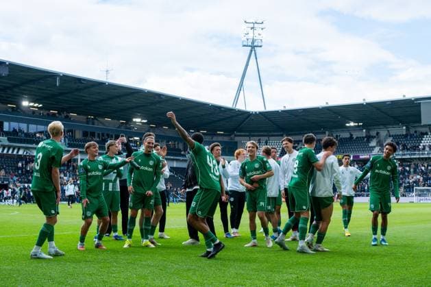 ALMELO , 17 05-2026 , Stadium Asito , season 2025 2026 , Dutch Eredivisie football , match between Heracles Almelo and FC Groningen , picture shows Groningen players celebrate in front of supporters after the match Heracles - Groningen  x203761077x Copyright: