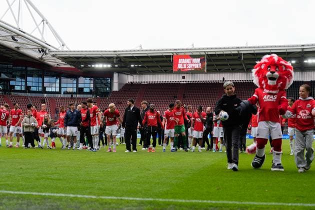 ALKMAAR , 17-05-2026 , AFAS stadium , season 2025 2026 , Dutch Eredivisie football , match between AZ and NAC Breda , Picture shows players of AZ thanks the supporters AZ - NAC  x203761120x Copyright: