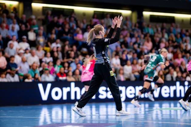 Szene mit 11; SV Halle-Neustadt und Celina Meißner (61; Frisch auf Göppingen Frauen) in der EWS Arena Szene mit 11; SV Halle-Neustadt und Celina Meißner (61; Frisch auf Göppingen Frauen) Copyright: xMaxxKrausex Rohdiamantx