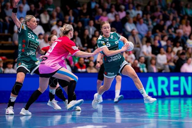 Szene mit Ann Kynast (5; Frisch auf Göppingen Frauen), Luisa Schulze (33; Frisch auf Göppingen Frauen) und 18; SV Halle-Neustadt Szene mit Ann Kynast (5; Frisch auf Göppingen Frauen) und 18; SV Halle-Neustadt Copyright: xMaxxKrausex Rohdiamantx