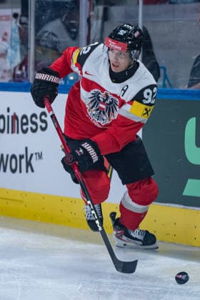 ZURICH, SWITZERLAND - MAY 17: Clemens Unterweger (Austria, 92) during build-up play during the Preliminary Round - Group A Match 13 between Austria and Hungary at the IIHF Ice hockey, Eishockey World Championship, WM, Weltmeisterschaft 2026, Swiss Life Arena on May 17, 2026 in Zurich, Switzerland. Zurich Switzerland Copyright: xTimoxSteinx
