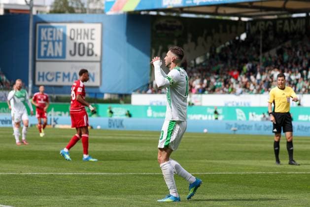 Enttaeuschung, Frust bei Branimir Hrgota 10 (Spvgg Greuther Fuerth) nach einer Chance, SpVgg Greuther Fuerth vs. Fortuna Duesseldorf, Fussball, Maenner, 2. Bundesliga, DFL, Saison 2025 2026, 34. Spieltag, Rueckrunde, 17.05.2026 DFB regulations prohibit any use of photographs as image sequences and or quasi-video Fuerth Bayern Deutschland