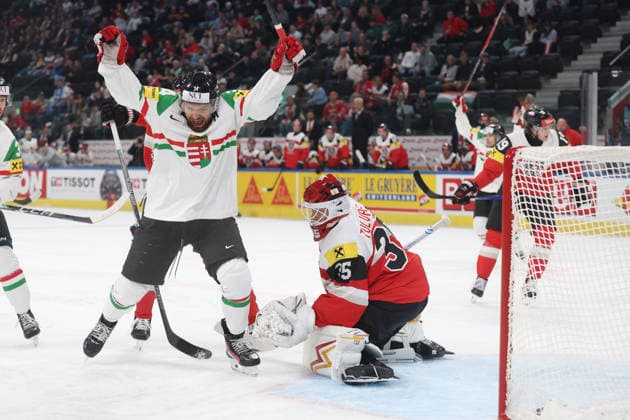 17.05.2026 Swiss Life Arena Zuerich , SCHWEIZ, Herren IIHF World Championship, WM, Weltmeisterschaft Zurich 2026 Gruppe A Oesterreich - Ungarn Istvan Terbocs (li,HUN) jubelt nach dem Treffer zum 1:1 . Rechts Torhueter Atte Tolvanen (AUT)