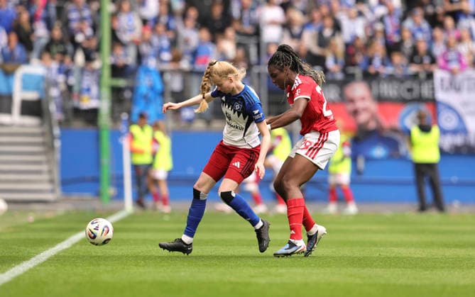 Foto : Jacqueline DÖNGES (HSV) gegen Edna IMADE (Bayern) Fussball Pixel Bundesliga der Frauen 26. Spieltag am So. 17.05.2026 Hamburger SV - FC Bayern München