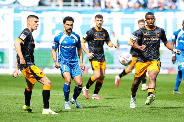 Herbert Bockhorn (1. FC Magdeburg,7) gegen Maxwell Gyamfi (1. FC Kaiserslautern,4) - 2. Fußball Bundesliga Saison 2025-2026 1. FC Magdeburg vs. 1. FC Kaiserslautern in der Avnet Arena in Magdeburg - Aktion,Fußball,Mann,Männer,Deutschland,17.05.2026