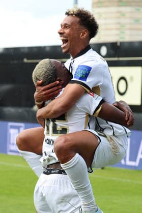 17.05.2026, xrekx, Fussball 2.Bundesliga, SV Elversberg - Preußen Münster v.l. Torjubel nach dem Tor zum celebrating the goal celebrate 3:0 durch BambasÃ ContÃ (SV 07 Elversberg) mit David Mokwa (SV 07 Elversberg) (DFL DFB REGULATIONS PROHIBIT ANY USE OF PHOTOGRAPHS as IMAGE SEQUENCES and or QUASI-VIDEO) Elversberg