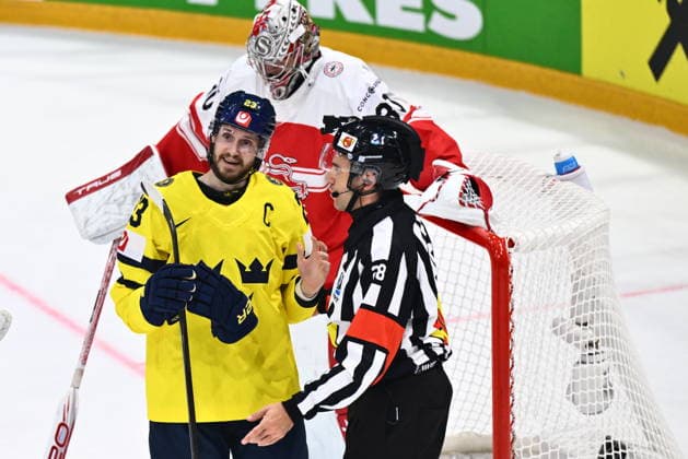 Oliver Ekman-Larsson (SWE) talks to a referee during the 2026 IIHF World Championship, WM, Weltmeisterschaft Group B, Denmark vs Sweden, on May 17, 2026, Fribourg, Switzerland. (CTKxPhoto RadekxPetrasek) CTKPhotoP2026051704618  CTKPhotoP2026051704618