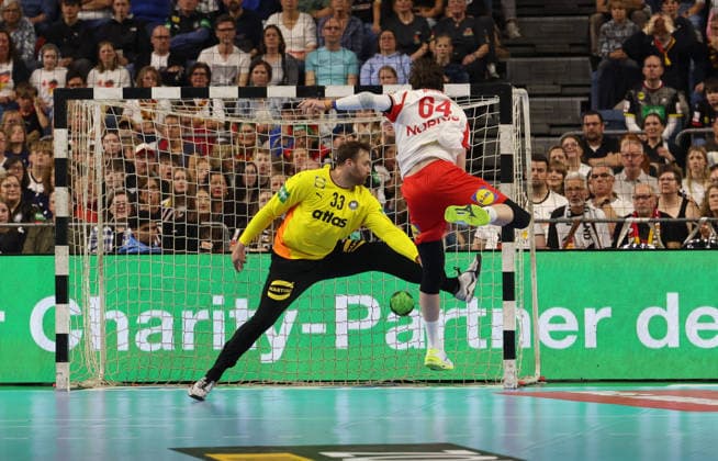 v.l. Andreas Wolf (DHB 33), Lasse Moller (Daenemark Handball 64) Deutschland vs. Daenemark, Handball, Maenner, Laenderspiel, 17.05.2026 Deutschland vs. Daenemark, Handball, Maenner, Laenderspiel, 17.05.2026 Koeln Copyright: xEibner-Pressefotox xThomasxStoeckerx EP_TSR