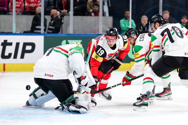 Ice hockey, Eishockey - IIHF WC 2026 ZURICH,SWITZERLAND,17.MAY.26 - ICE HOCKEY - IIHF Ice Hockey World Championship, WM, Weltmeisterschaft 2026, group stage, Austria vs Hungary. Image shows Bence Balizs (HUN) and Vinzenz Rohrer (AUT).  GEPAxpictures xMaticxKlansek