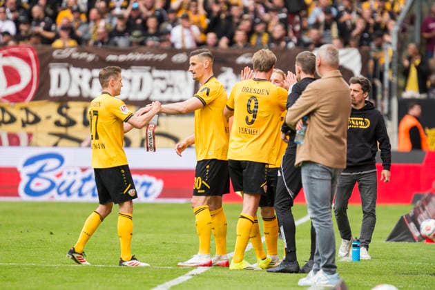 17.05.2026, xomx, Fussball 2.Bundesliga, Dynamo Dresden - Holstein Kiel v.l. Wechsel SGD. Fuer Niklas Hauptmann (Dynamo Dresden) kommt Stefan Kutschke (Dynamo Dresden) (DFL DFB REGULATIONS PROHIBIT ANY USE OF PHOTOGRAPHS as IMAGE SEQUENCES and or QUASI-VIDEO) Dresden