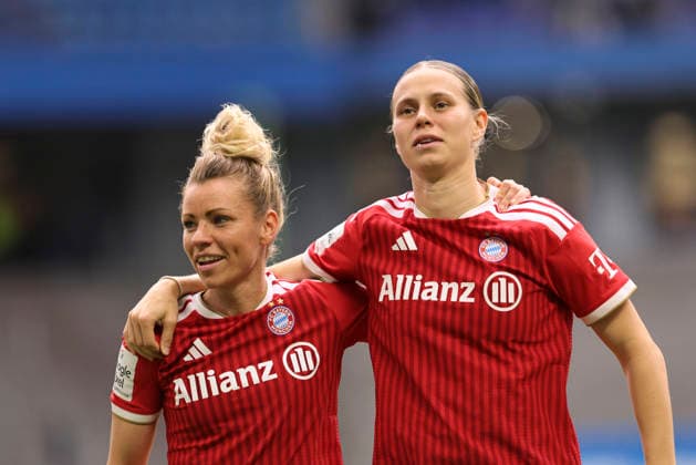 Foto : Jubel nach dem Schlußpfiff bei den Spielerinnen aus München , hier Klara BÜHL und links ... Linda Dallmann (FC Bayern) Fussball Pixel Bundesliga der Frauen 26. Spieltag am So. 17.05.2026 Hamburger SV - FC Bayern München