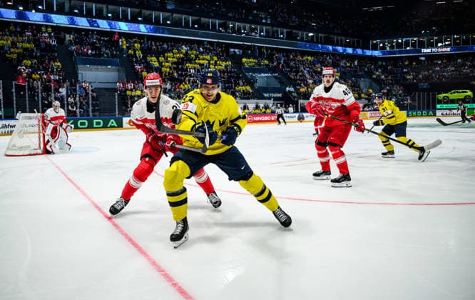 260517 Kasper Larsen of Denmark and Jakob Silfverberg of Sweden during the 2026 IIHF Ice hockey, Eishockey World Championship, WM, Weltmeisterschaft match between Denmark and Sweden on May 17, 2026 in Fribourg. Photo: Jesper Zerman BILDBYRAN kod JZ JZ0716 ishockey ice hockey ishockey-vm 2026 vm 2026 iihf world championship danmark denmark sverige sweden bbeng Copyright: JESPERxZERMAN BB260517JZ049