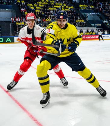 260517 Kasper Larsen of Denmark and Jakob Silfverberg of Sweden during the 2026 IIHF Ice hockey, Eishockey World Championship, WM, Weltmeisterschaft match between Denmark and Sweden on May 17, 2026 in Fribourg. Photo: Jesper Zerman BILDBYRAN kod JZ JZ0716 ishockey ice hockey ishockey-vm 2026 vm 2026 iihf world championship danmark denmark sverige sweden bbeng Copyright: JESPERxZERMAN BB260517JZ050