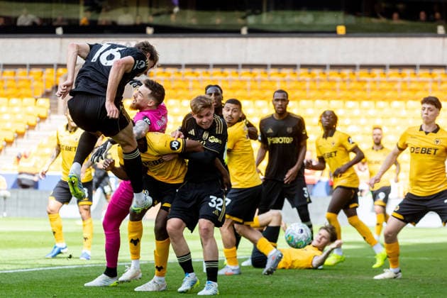 Wolverhampton Wanderers v Fulham, Premier League Fulham midfielder Sander Berge (16) heads the ball down during the Premier League match between Wolverhampton Wanderers and Fulham at Molineux, Wolverhampton, UK on 17 May 2026. Wolverhampton Molineux West Midlands UK Editorial use only DataCo restrictions apply See www.football-dataco.com , Copyright: xManjitxNarotrax PSI-24265-0025