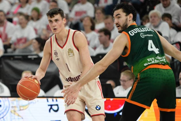 Basketball, easy Credit BBL, 20260517, FC Bayern München - Vet-Concept Gladiators Trier. Im Bild v.l. Neno DIMITRIJEVIC (Bayern, 0), Clay GUILLOZET (Trier, 4). München SAP Garden Bayern Deutschland Copyright: Passion2Press.dex xMarkusxFischex
