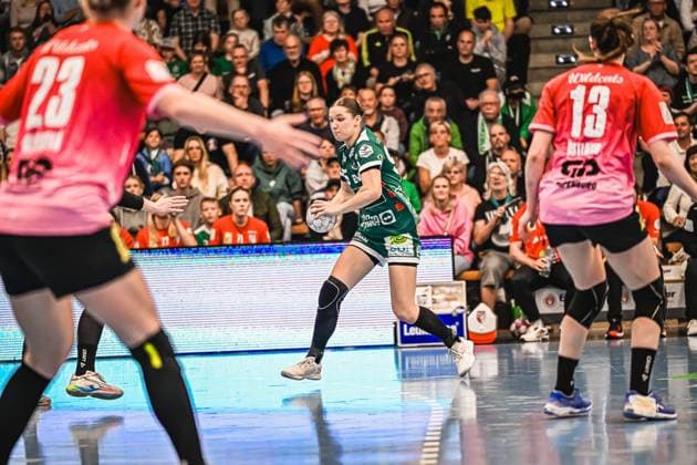 Szene mit Marie Polakova (23; SV Halle-Neustadt) und Madeleine Östlund (13; SV Halle-Neustadt) in der EWS Arena Szene mit Marie Polakova (23; SV Halle-Neustadt) und Madeleine Östlund (13; SV Halle-Neustadt)