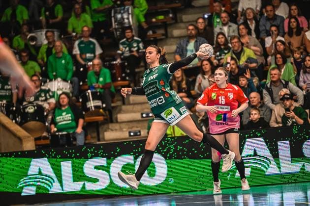 Szene mit Gianina Bianco (9; Frisch auf Göppingen Frauen) und Fabienne Büch (15; SV Halle-Neustadt) Szene mit Gianina Bianco (9; Frisch auf Göppingen Frauen) und Fabienne Büch (15; SV Halle-Neustadt)
