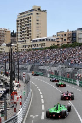 FE Rennfahgrzeuge fahren am Yachthafen vorbei , Rennen 2, FIA Formel E Weltmeisterschaft Saison 12, Monaco E- Prix, MonteCarlo, MC, 17.05.2026, FE