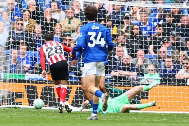Enzo Le FÃ e of Sunderland scores to make it 1-2 Everton v Sunderland, Premier League, Football, Hill Dickinson Stadium, Liverpool, UK - 17 May 2026Liverpool Hill Dickinson Stadium United Kingdom EDITORIAL USE ONLY No use with unauthorised audio, video, data, fixture lists, club league logos or live services. Online in-match use limited to 120 images, no video emulation. No use in betting, games or single club league player publications. Copyright: xPaulxCurrie Shutterstockx 16877456ar
