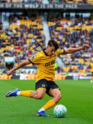 WOLVERHAMPTON, ENGLAND - May 17: Rodrigo Gomes of Wolves crosses the ball during the Premier League football match between Wolverhampton Wanderers and Fulham at Molineux stadium, May 17 in Wolverhampton, England Copyright: xNataliexMincher SPPx Sportspressphoto_SPR148762