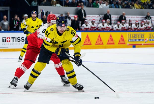 260517 Joachim Blichfeld of Denmark and Carl Grundström of Sweden during the 2026 IIHF Ice hockey, Eishockey World Championship, WM, Weltmeisterschaft match between Denmark and Sweden on May 17, 2026 in Fribourg. Photo: Jesper Zerman BILDBYRAN kod JZ JZ0716 ishockey ice hockey ishockey-vm 2026 vm 2026 iihf world championship danmark denmark sverige sweden bbeng Copyright: JESPERxZERMAN BB260517JZ055