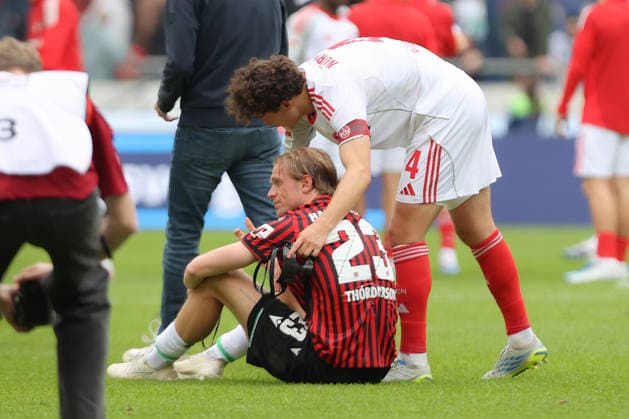 17.05.2026, xtgx, Fussball 2.Bundesliga, Hannover 96 - 1.FC Nürnberg v.l. Stefan Teitur Thordarson (Hannover 96) Enttäuscht, traurig, frustriert, ratlos, Fabio Gruber (1.FC Nuernberg) (DFL DFB REGULATIONS PROHIBIT ANY USE OF PHOTOGRAPHS as IMAGE SEQUENCES and or QUASI-VIDEO) Hannover