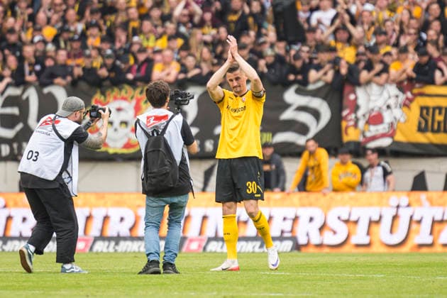 17.05.2026, xomx, Fussball 2.Bundesliga, Dynamo Dresden - Holstein Kiel v.l. Das Spiel ist aus und vorbei. Jubel bei der SGD. Verabschiedung Stefan Kutschke (Dynamo Dresden) (DFL DFB REGULATIONS PROHIBIT ANY USE OF PHOTOGRAPHS as IMAGE SEQUENCES and or QUASI-VIDEO) Dresden